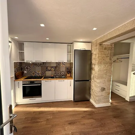 招待所 White Stone *