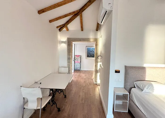 White Stone Maison d'hôtes Himarë